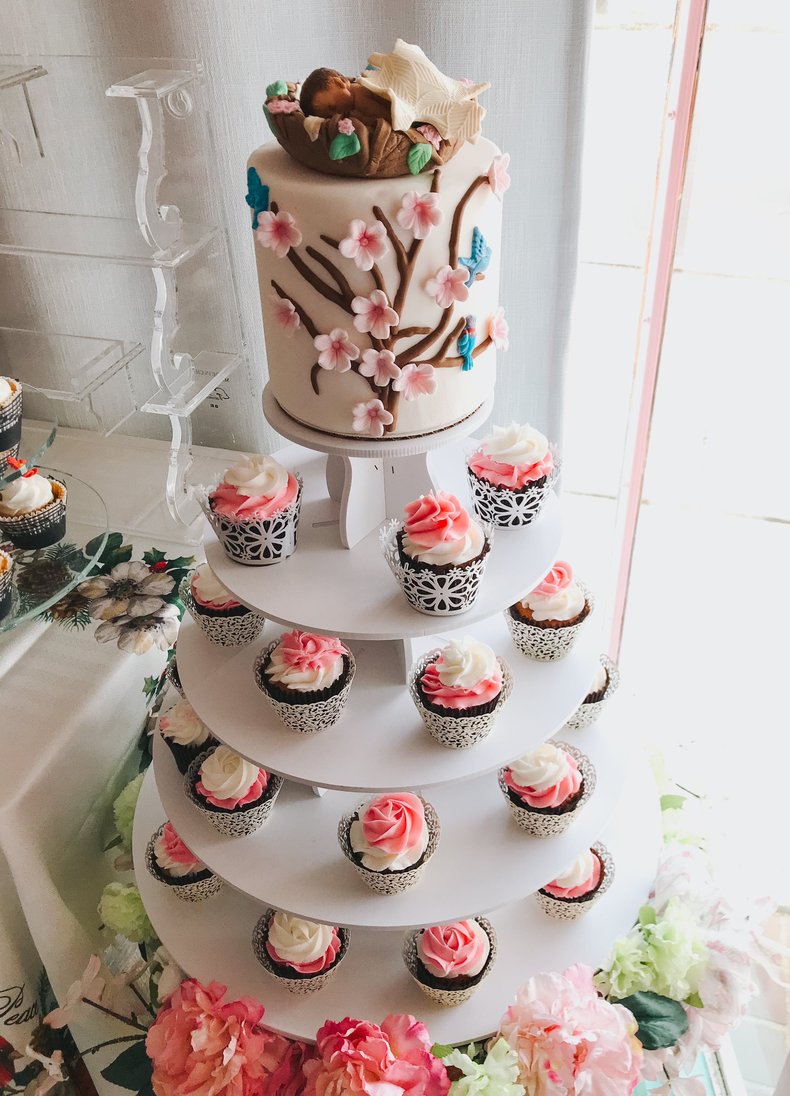 Cupcake Towers with a Cake Centerpiece